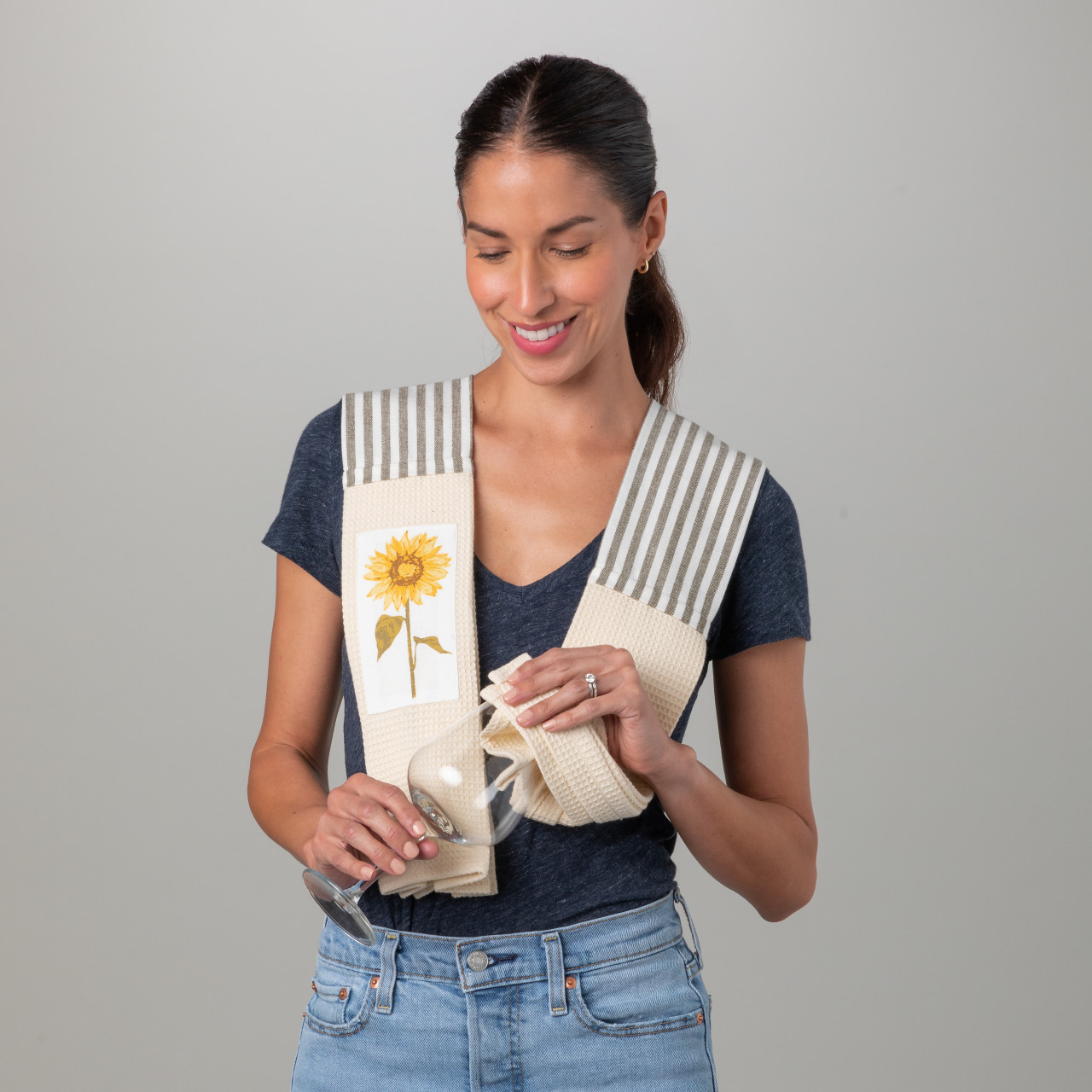 tz8eysgxdmiu5yayne9l__47468 Cream & Gray Sunflower Kitchen Boa